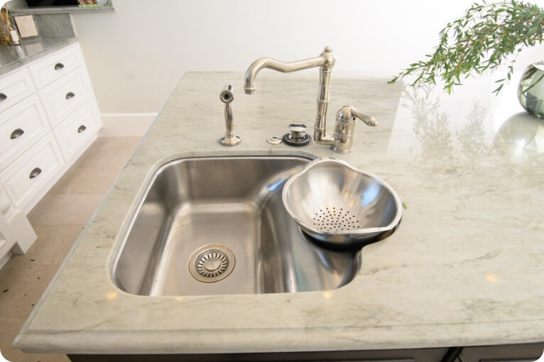 A stylish kitchen shower.